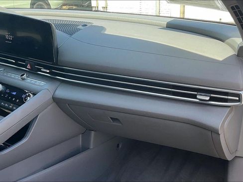 Used 2023 Hyundai Elantra SEL w/ Convenience Package FWD image 16