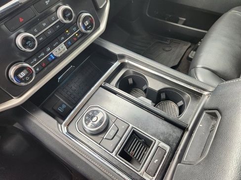 Used 2022 Ford Expedition XLT image 18