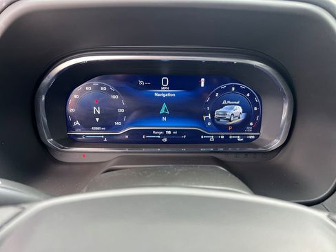 Used 2024 Chevrolet Suburban Premier RWD image 35