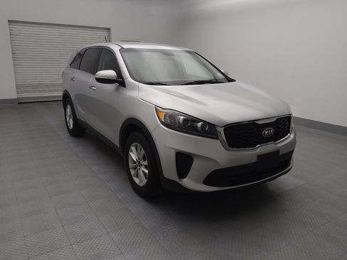 Used 2019 Kia Sorento L image 13