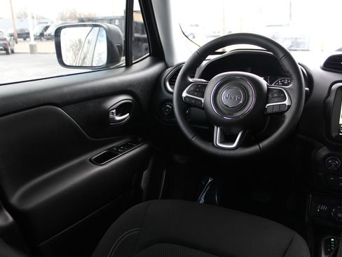 Used 2023 Jeep Renegade Latitude w/ Premium Group image 10