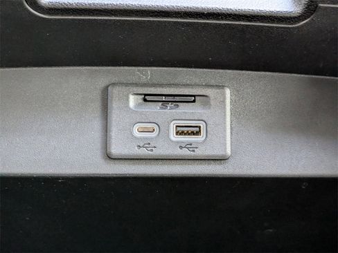 Used 2021 Chevrolet Tahoe High Country image 36