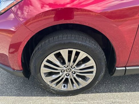 Used 2023 Toyota Venza XLE AWD/4WD image 25