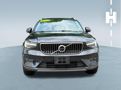 Used 2023 Volvo XC40 B5 Plus AWD/4WD image 3