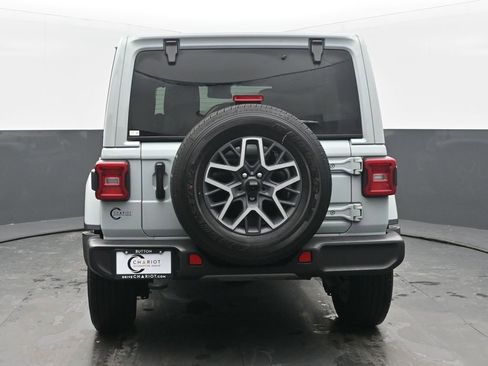 Used 2024 Jeep Wrangler Sahara image 5