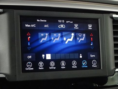 Used 2021 Chrysler Voyager L FWD image 33