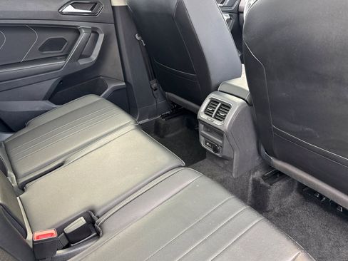 Used 2024 Volkswagen Tiguan SE image 30