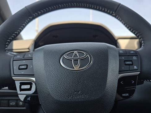 New 2026 Toyota Camry Hybrid FWD image 25