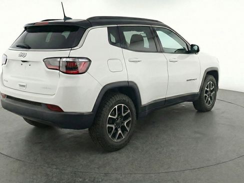 Used 2025 Jeep Compass Trailhawk AWD/4WD image 9