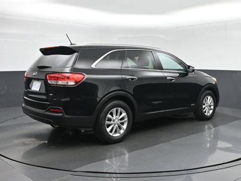 Used 2017 Kia Sorento AWD image 7