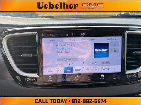 Used 2024 Chrysler Pacifica Touring-L image 32