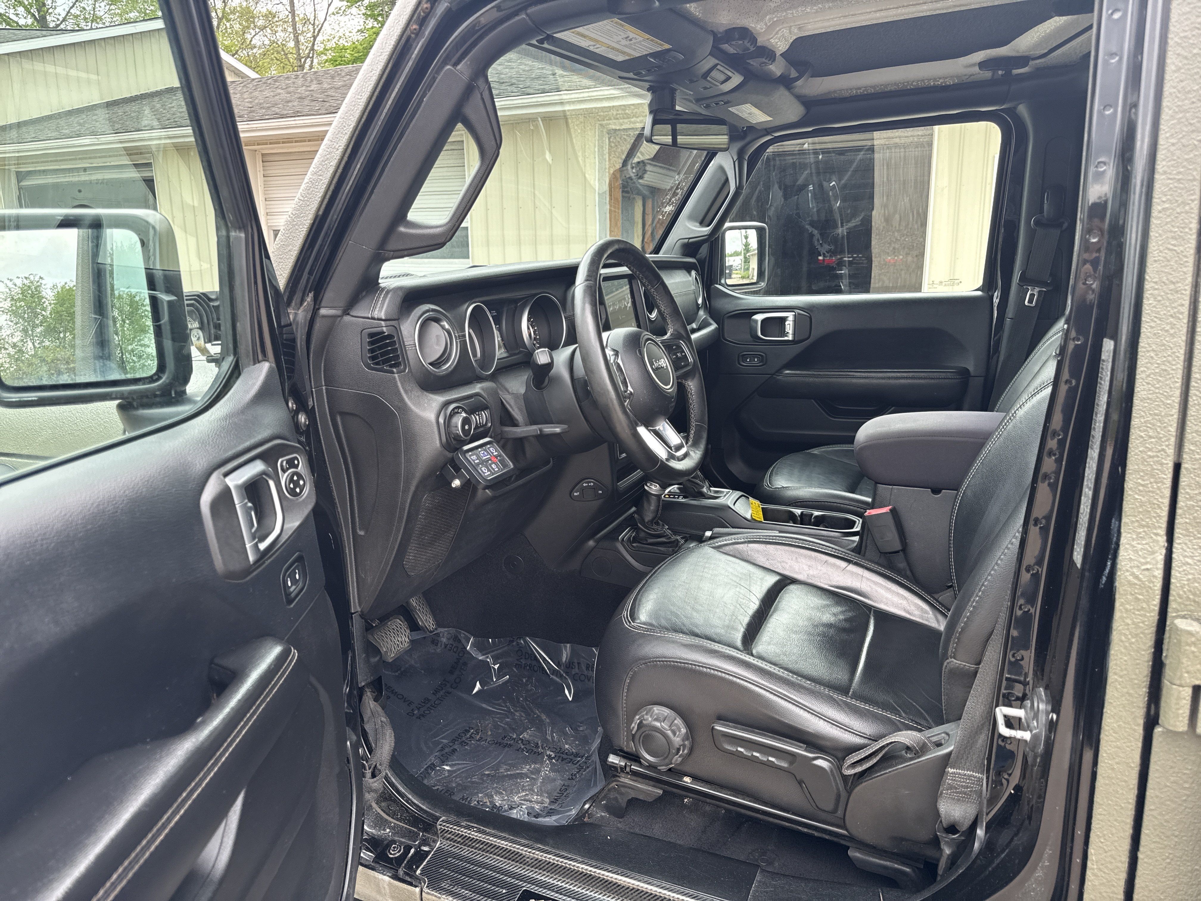 Used 2018 Jeep Wrangler Unlimited Sahara AWD/4WD image 13
