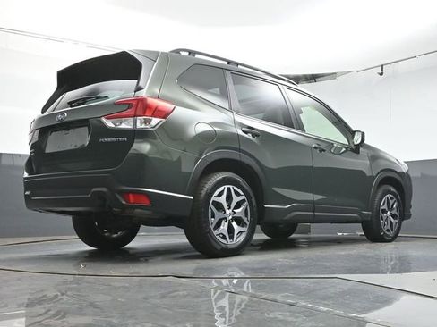 Used 2023 Subaru Forester Premium AWD/4WD image 39