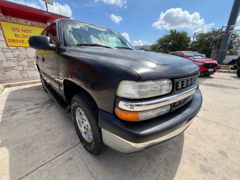 Used 2004 Chevrolet Tahoe LS RWD image 3