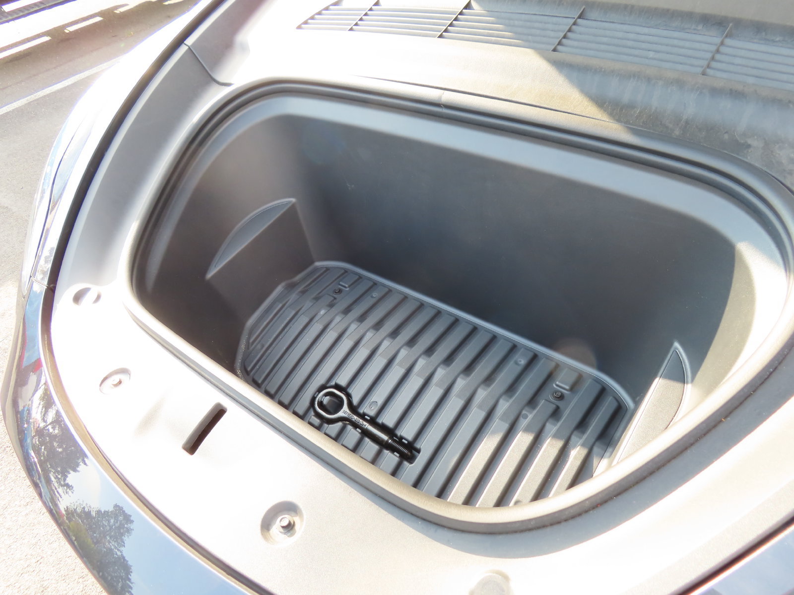 Used 2024 Tesla Model Y 2WD image 10
