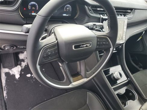 New 2025 Jeep Grand Cherokee L Altitude image 20