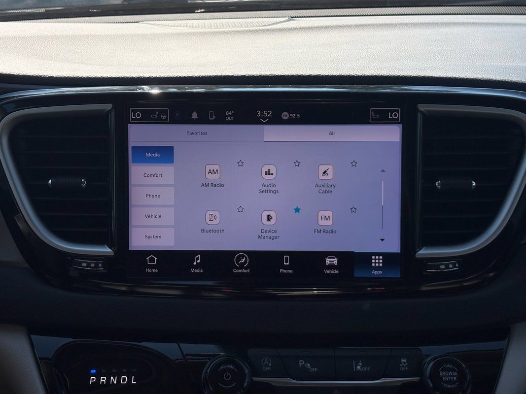 Used 2024 Chrysler Pacifica Touring-L FWD image 19