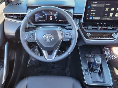 Used 2026 Toyota Corolla Cross XLE w/ Convenience Package image 2