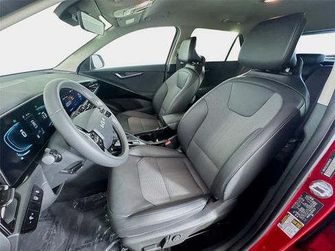 Certified 2025 Kia Niro EX FWD image 11