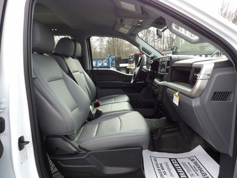 Used 2024 Ford F550 2WD Crew Cab Super Duty image 41