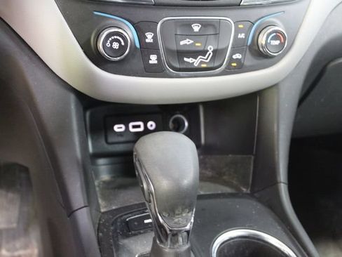 Used 2023 Chevrolet Equinox LS w/ LS Convenience Package AWD/4WD image 19