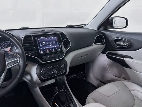 Used 2019 Jeep Cherokee Limited FWD image 25