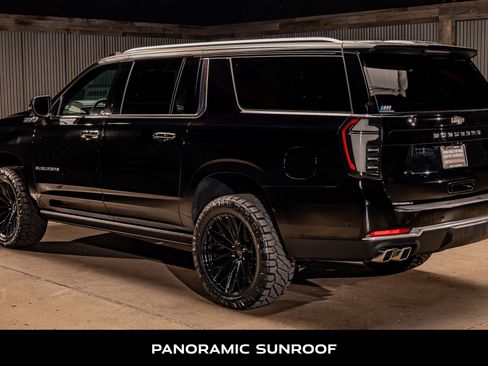 Used 2025 Chevrolet Suburban High Country image 7