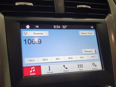 Used 2017 Ford Fusion SE w/ Fusion SE Technology Package image 23