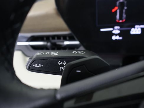 Used 2025 Audi Q6 e-tron Premium Plus image 30