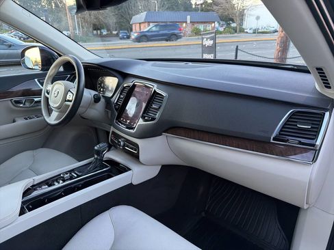 Used 2016 Volvo XC90 T6 Momentum w/ Momentum Plus Package image 19