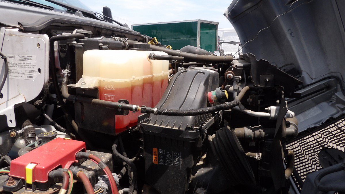 Used 2016 Ford F750 2WD Regular Cab Super Duty image 19