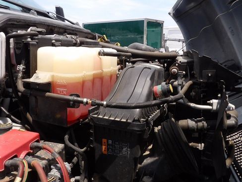 Used 2016 Ford F750 2WD Regular Cab Super Duty image 19