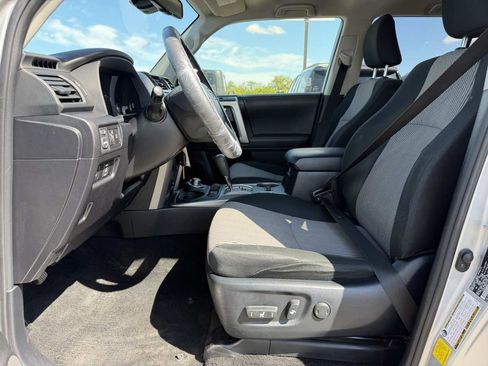 Used 2020 Toyota 4Runner SR5 AWD/4WD image 10