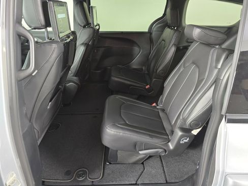 New 2026 Chrysler Pacifica Select FWD image 26