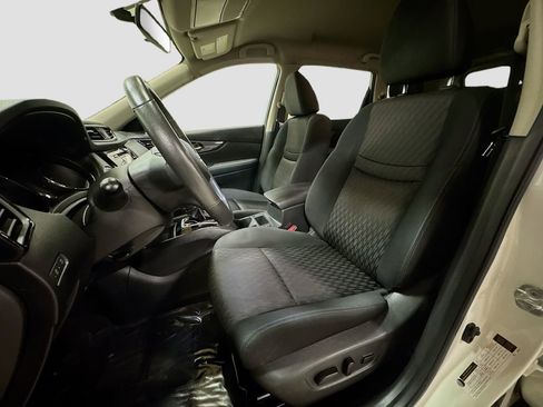 Used 2017 Nissan Rogue SV image 23