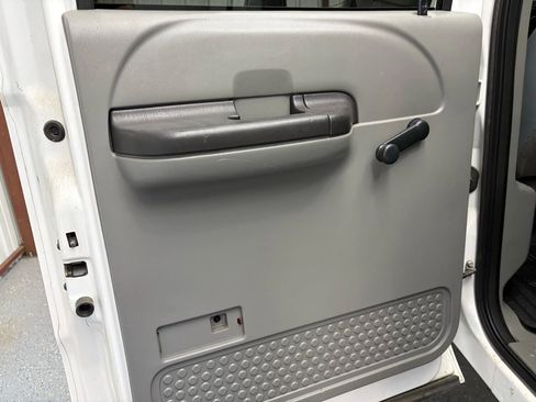 Used 2005 Ford F450 2WD Crew Cab Super Duty image 29