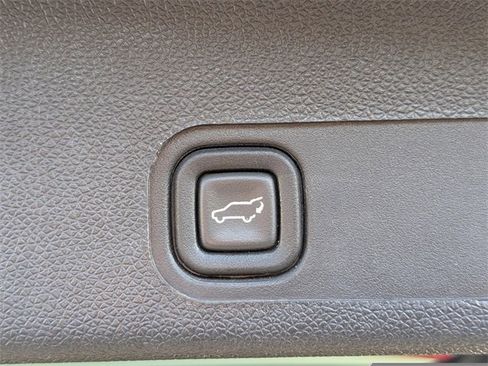 Used 2014 Cadillac Escalade Luxury image 15