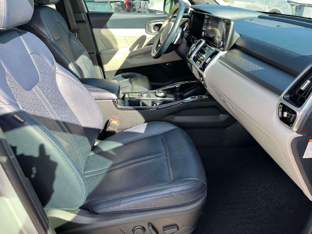 Used 2023 Kia Sorento SX Prestige w/ Panoramic Sunroof Package AWD/4WD image 13