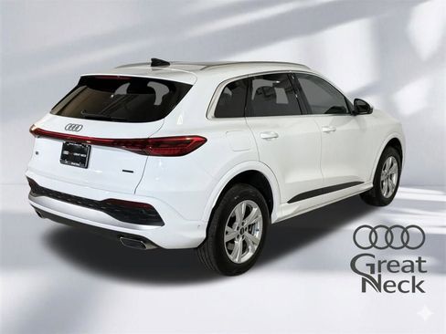Certified 2025 Audi Q5 Premium w/ Convenience Package image 10
