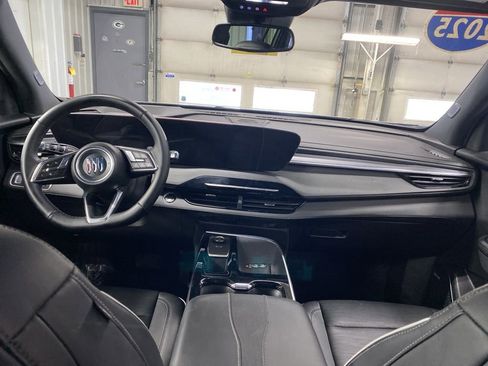 Used 2025 Buick Enclave Sport Touring AWD/4WD image 2