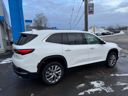 Used 2025 Buick Enclave Preferred image 5