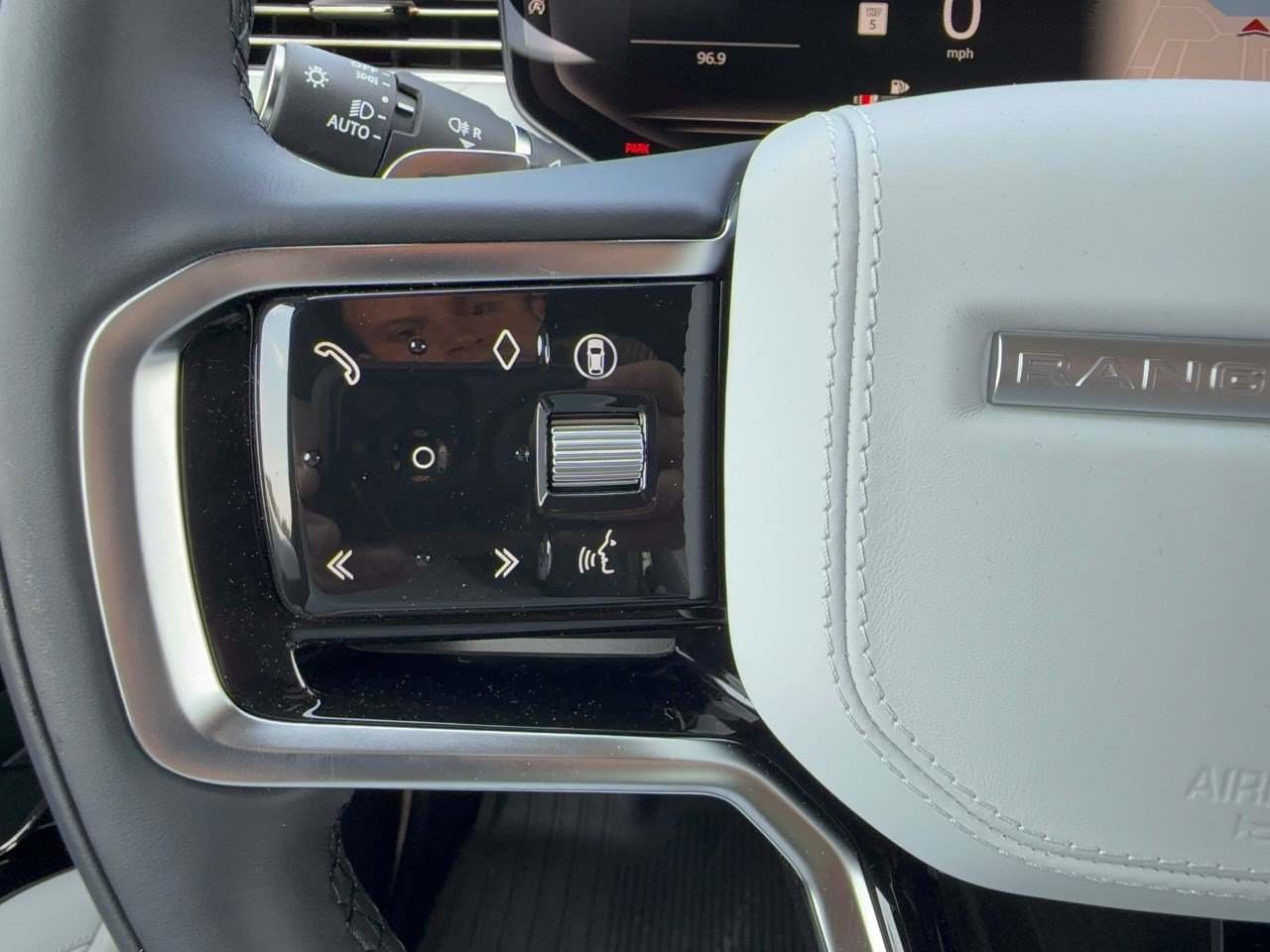 New 2027 Land Rover Range Rover Sport SE AWD/4WD image 18