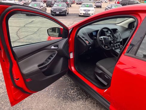 Used 2014 Ford Focus SE FWD image 9