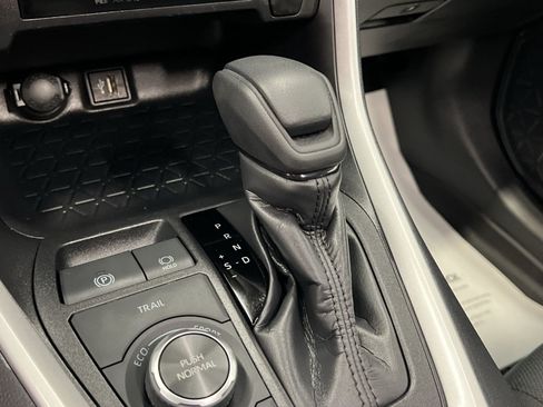 Used 2025 Toyota RAV4 XLE w/ Convenience Package AWD/4WD image 18
