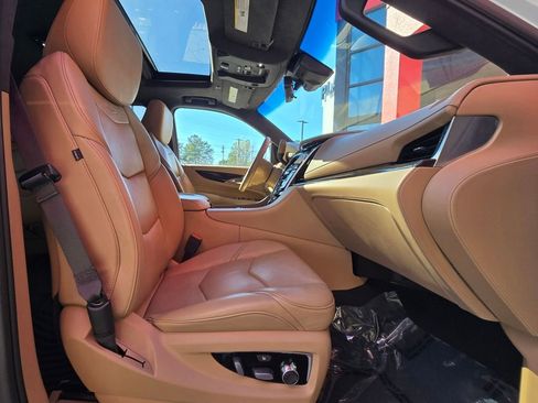 Used 2019 Cadillac Escalade ESV Platinum image 32