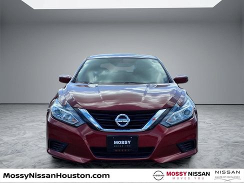 Used 2017 Nissan Altima 2.5 S w/ Power Driver Seat Package FWD image 3
