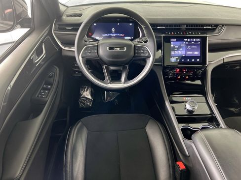 Used 2023 Jeep Grand Cherokee Altitude AWD/4WD image 22