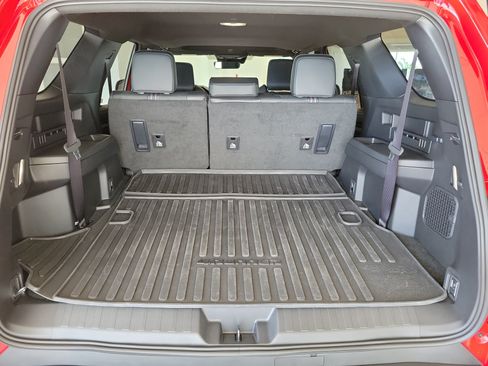 Used 2025 Toyota 4Runner Limited AWD/4WD image 11