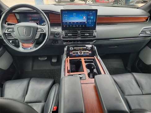 Used 2024 Lincoln Navigator Reserve image 17