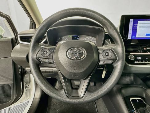 Used 2025 Toyota Corolla LE FWD image 11